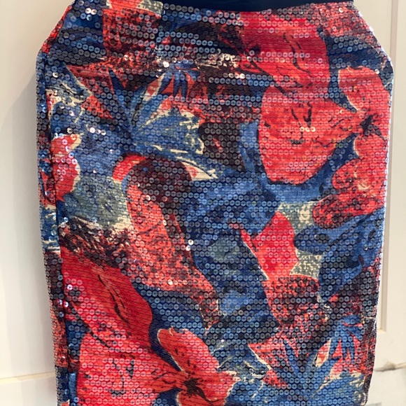 skirt suit - Picture 5 of 8